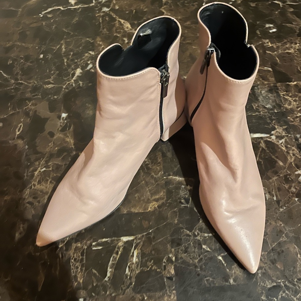 Pedro Anton Point Leather Ankle Boots 39